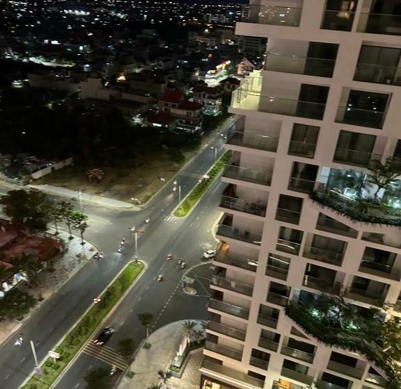 اتاق استاندارد با بالکن, Apec Mandala Hadofinn