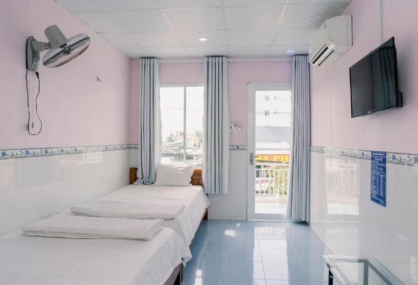اتاق استاندارد با تراس, Phương Tú Hostel