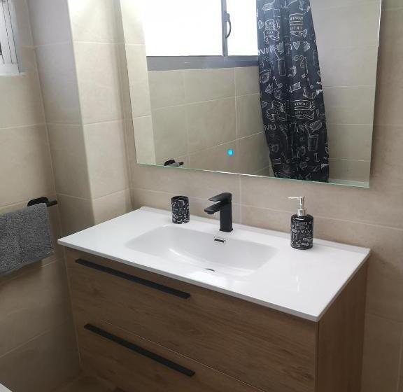 Номер Стандарт, Hostal Mari, Alquiler Habitación Privada En Hostal, 6 Habitaciones Cerca De La Universidad Y Aeropue