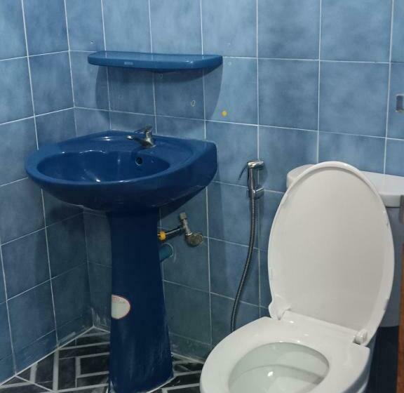 חדר סטנדרט חדר אמבטיה משותף, Hug Glur House Tour And Hostel