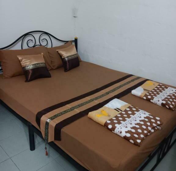 מיטה בחדר משותף, Hug Glur House Tour And Hostel