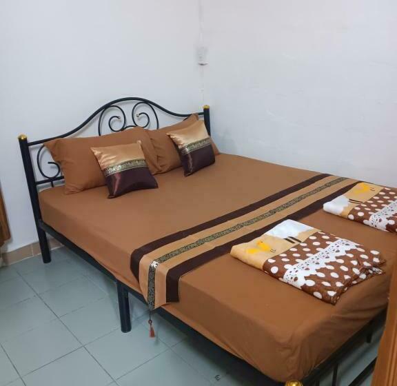 מיטה בחדר משותף, Hug Glur House Tour And Hostel