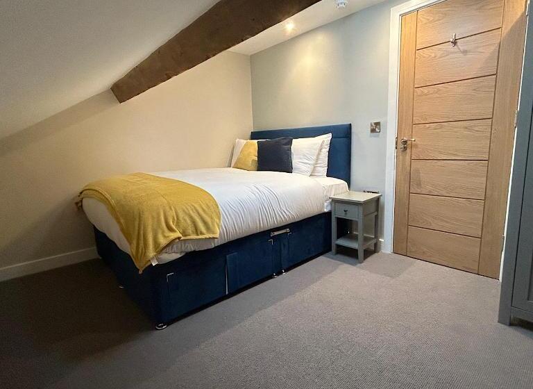 Family Suite, Grapes Hotel, Bar & Restaurant Snowdonia Nr Zip World
