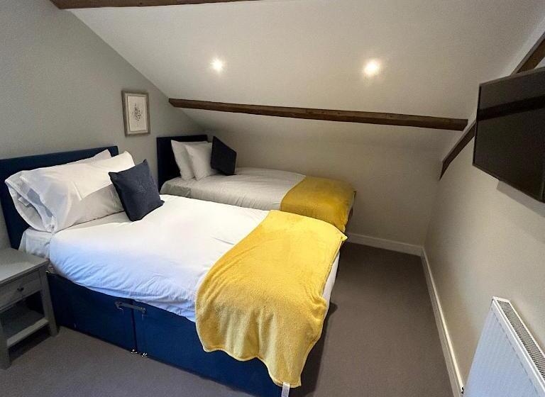 Family Suite, Grapes Hotel, Bar & Restaurant Snowdonia Nr Zip World
