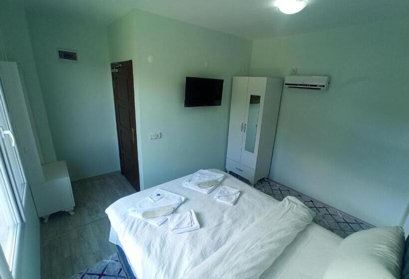 带1个卧室的带阳台的公寓, Yeşi̇lalan Otel