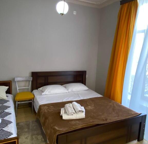 اتاق استاندارد سه نفره, Moedani Very Center Apartments In Kutaisi