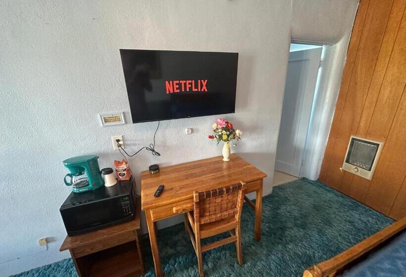 Номер Стандарт, Maverick Motel