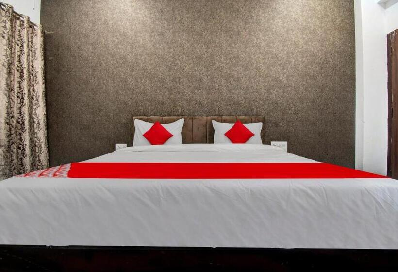 트리플 클래식 룸, Oyo Flagship Hotel Rajshree