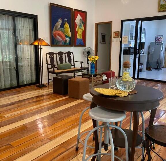 اتاق استاندارد با چشم‌انداز استخر, Balai Benedicere Bed & Breakfast