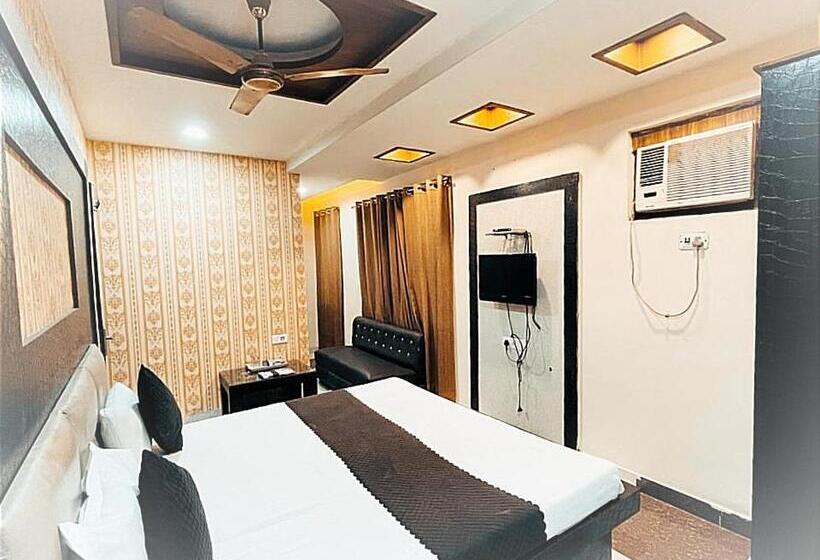 Номер Deluxe Кровать Кинг, City Night    Near Ludhiana Railway Station   Super Suites Rooms    Special For Families, Couples &