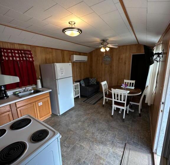 Семейное Бунгало, Cypress Landing Cabins