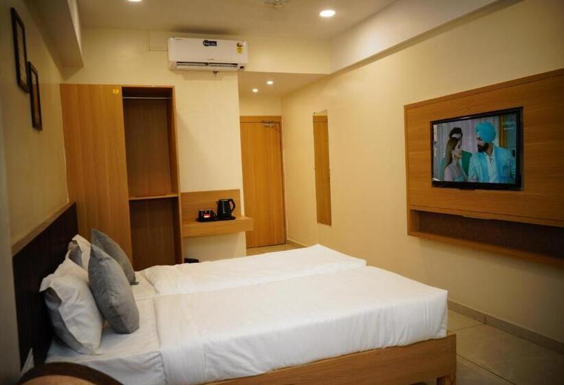 Номер Deluxe, Signum Cityscapes Landmark, Dahej