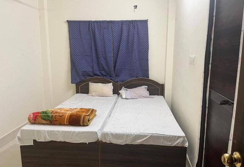اتاق لوکس با بالکن, Shubham House