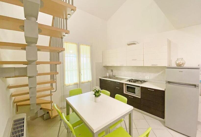 复式房间, Residence With Swimming Pool In Mazzanta Just 600 Meters From The Beach