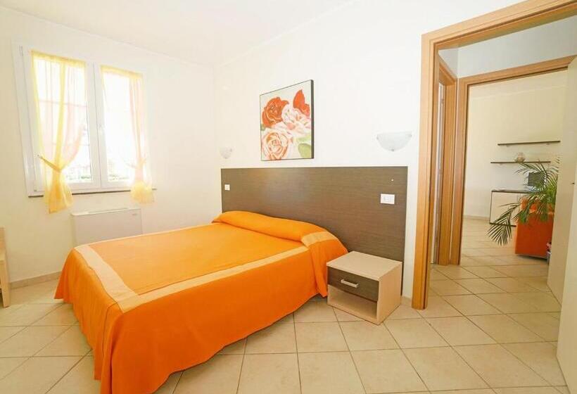 带1个卧室的公寓, Residence With Swimming Pool In Mazzanta Just 600 Meters From The Beach