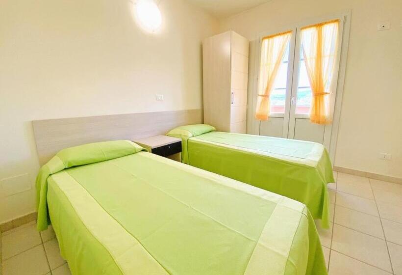 带2个卧室的公寓, Residence With Swimming Pool In Mazzanta Just 600 Meters From The Beach