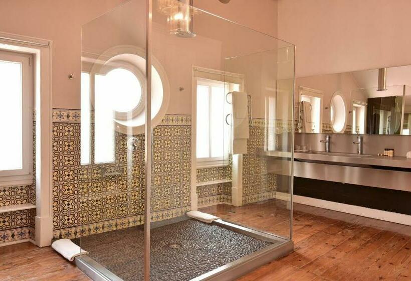 Deluxe Suite King Bed, Palacete Chafariz Del Rei  by Unlock Hotels