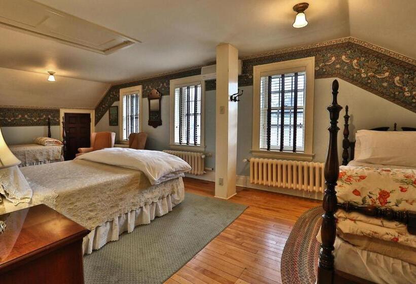 Номер Стандарт Трехместный, Stone Chalet Bed & Breakfast Inn