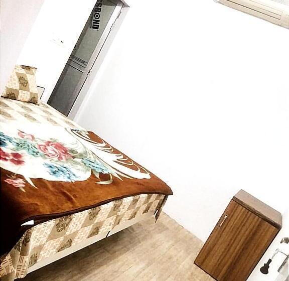 Номер Economy, Helix    Rajpura    Budget Rooms For Family, Couples, Solo Travellers