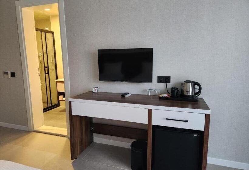Номер Стандарт Трехместный, Lulubay Rooms & Suites