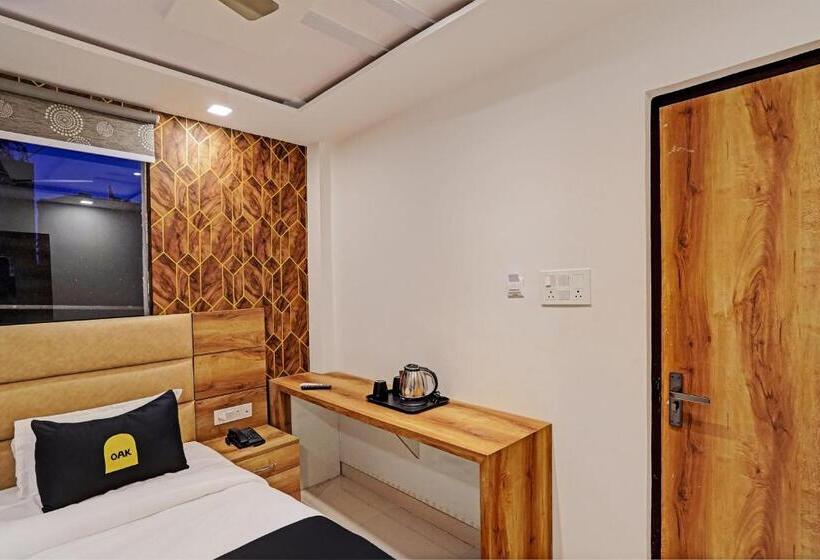 Трехместный Номер Классика, Fabhotel Relax Inn I