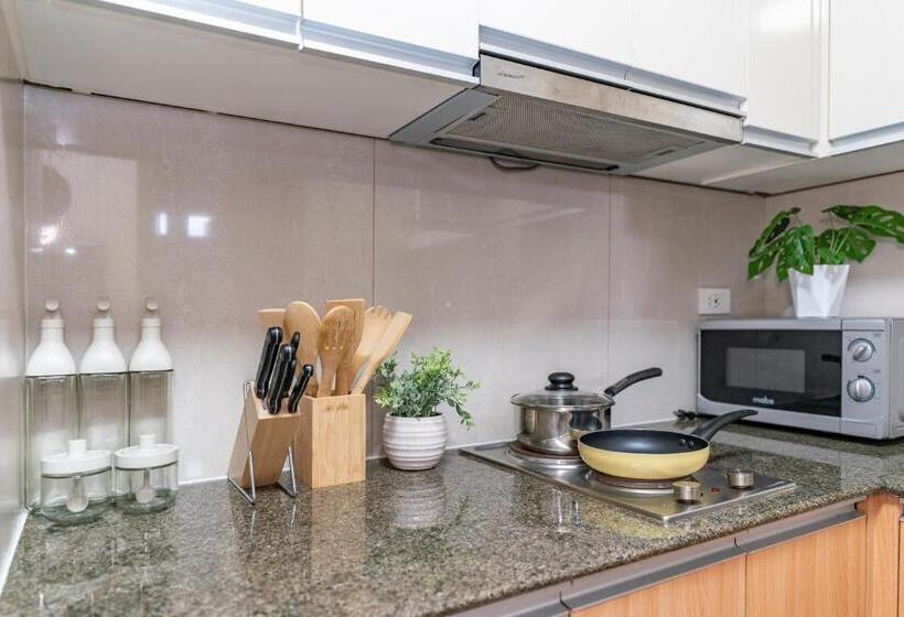 침실 1개 디럭스 아파트, Omp T1 6h, Free Beach & Pool Access, Near Airport, Fast Wifi, Netflix