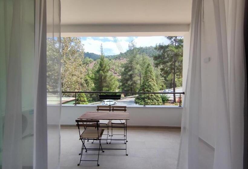 带阳台的豪华间, Rifugio Retreat Bed&breakfast