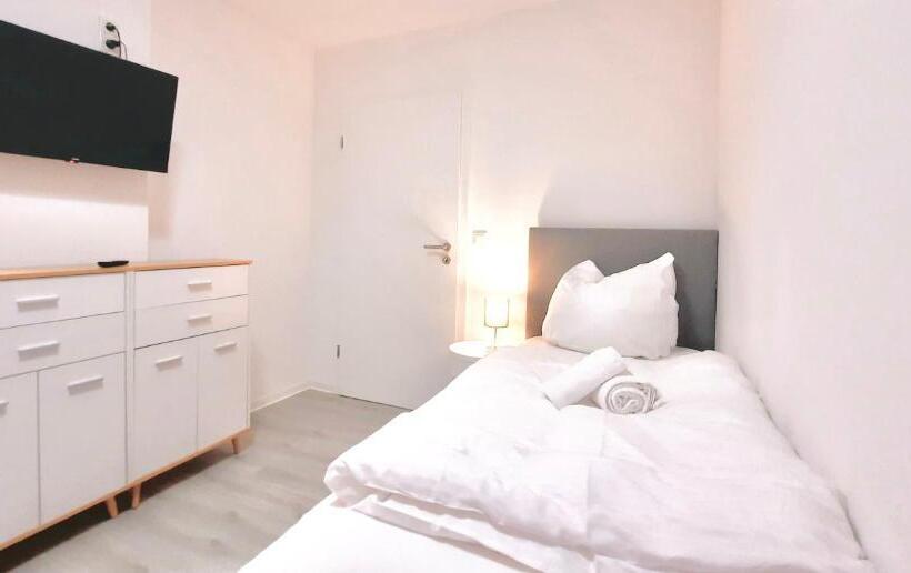 Апартаменты 2 Спальни, Gemütliche Unterkünfte Für Längeren Aufenthalt Und Monteure Inkl Balkon, Waschmaschine, Wifi, Küche