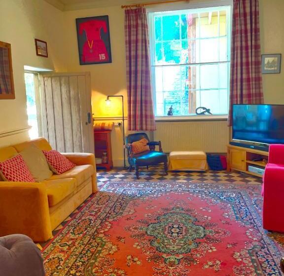 Номер Стандарт, Portland House