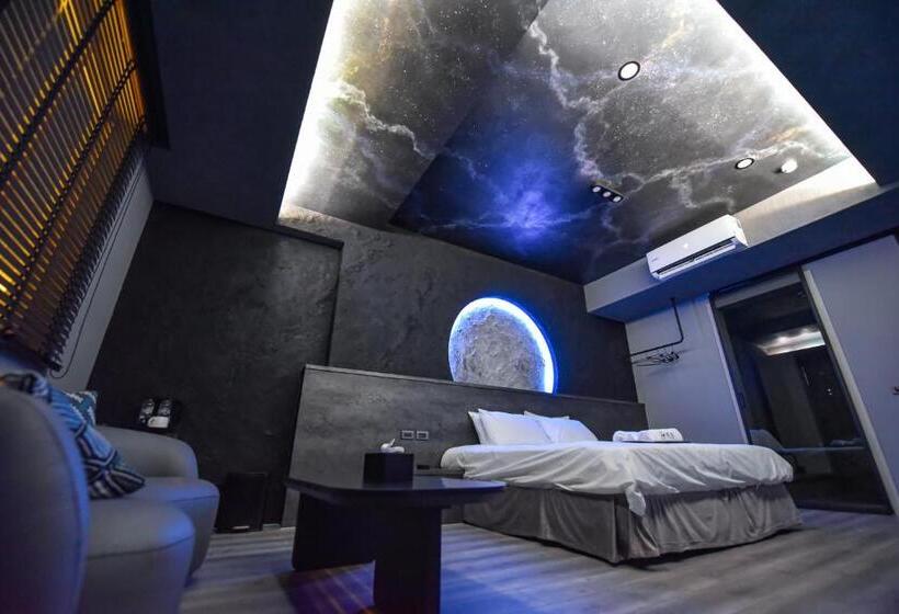 اتاق لوکس, Two Couples Leisure Art Motel