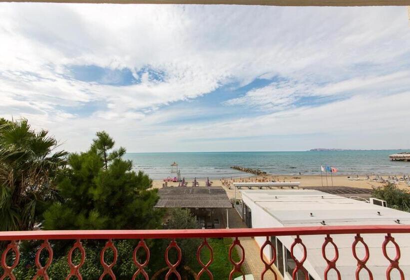 Triple Room Sea View, Expert