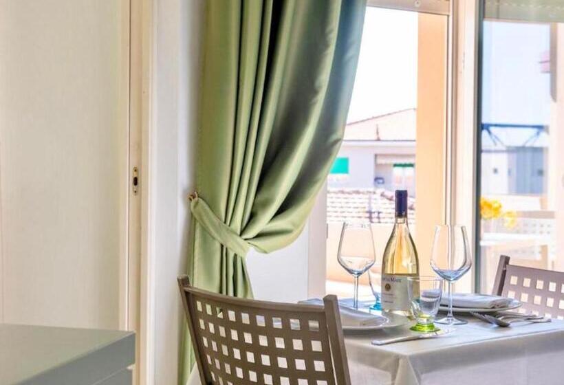 Студио Стандарт с Террасой, Isa Residence With Swimming Pool In Marina Di Cecina Only 700 Meters From The Sea, Studio Apartments