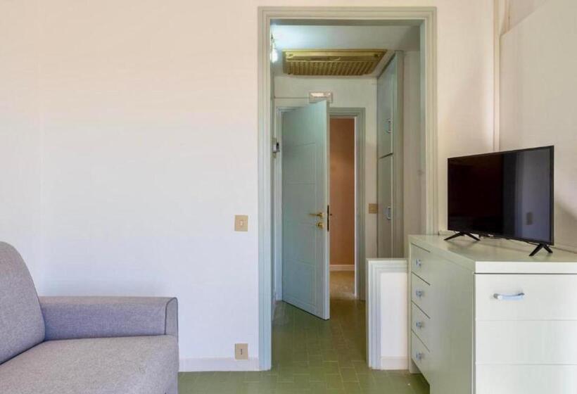 Студио Стандарт с Террасой, Isa Residence With Swimming Pool In Marina Di Cecina Only 700 Meters From The Sea, Studio Apartments