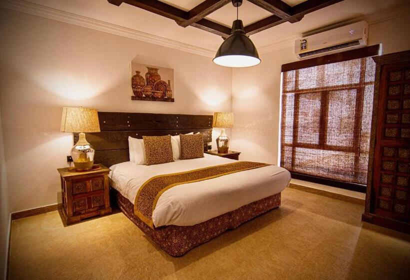 سوییت لوکس, Coastline Resort