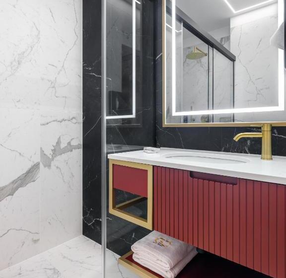 Студия Стандарт, Golden Queen Deluxe Jacuzzi Apartments   Old Town