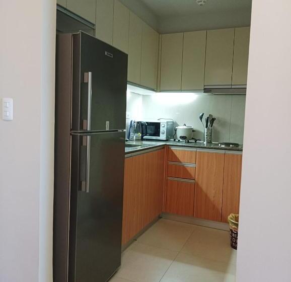 标准工作室带阳台, Mactan Newtown Condo By Ejb
