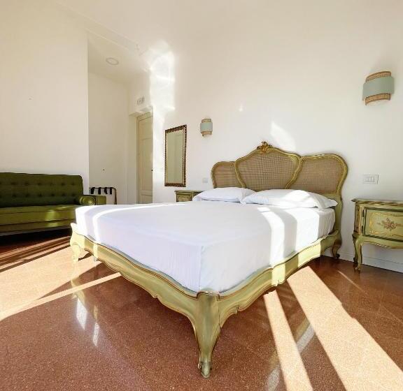 اتاق لوکس سه تخته, B&b Isola Messina