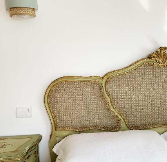 اتاق لوکس سه تخته, B&b Isola Messina