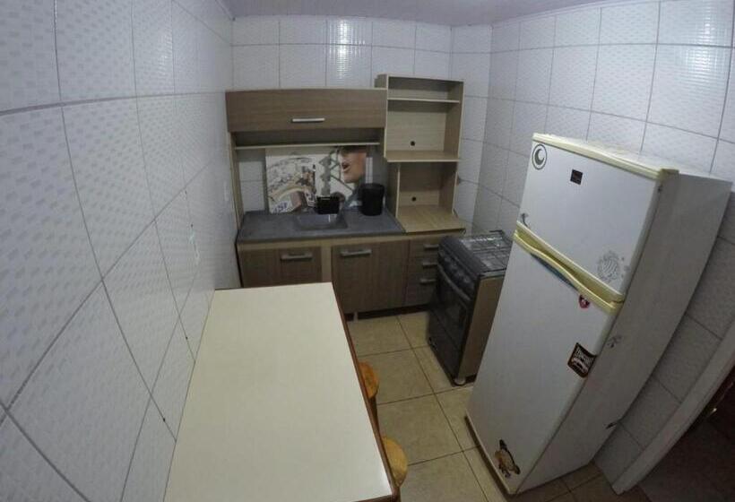 패밀리 스튜디오, Quartos Privativos Pinheira   Hostel Pinheira