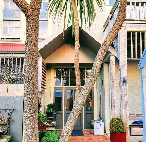 庭の見える１ベッドルームアパートメント, La Riviera Guesthouse