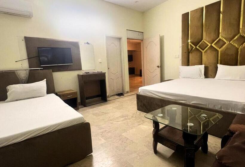 اتاق لوکس چهار تخته, The Value Guest House Near Airport