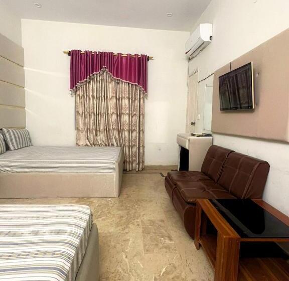 اتاق لوکس چهار تخته, The Value Guest House Near Airport