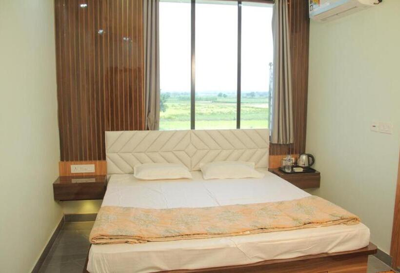 Семейный Номер, Bishnupur River Side Resort