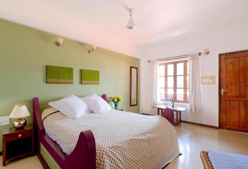 标准间, Skylark Resort