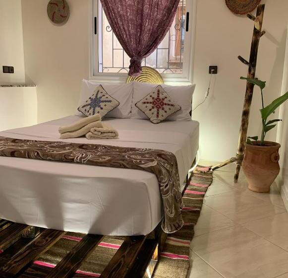 اتاق لوکس, Chill Surfer Hostel