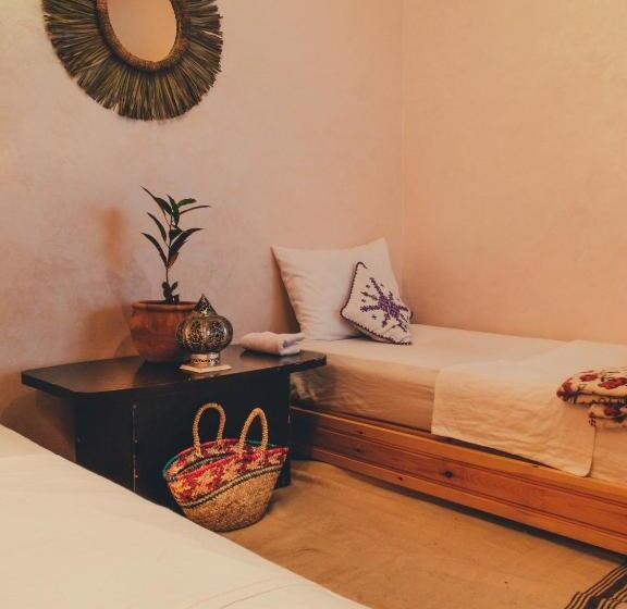 اتاق استاندارد, Chill Surfer Hostel