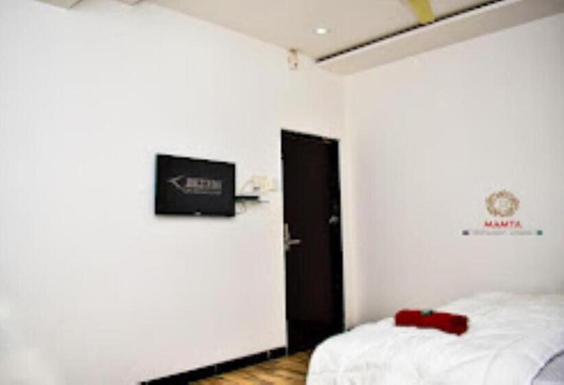 Номер Deluxe, Mamta And Lodging, Shani Shingnapur
