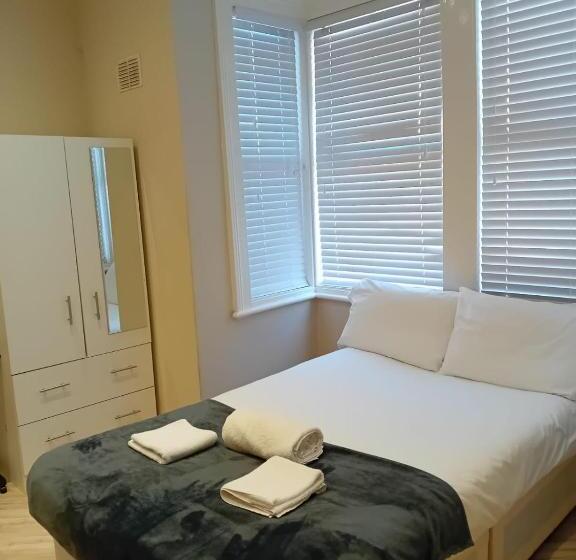 חדר סטנדרט, Harrow Guest House   Cecil Ha3