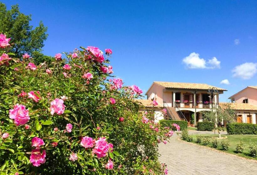 Апартаменты 1 Спальня, Isa   Residence With Swimming Pool In Sorano, Apartments With Air Conditioning And Private Outdoor A