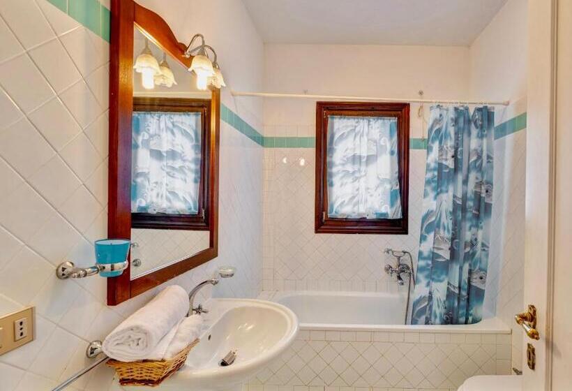 Вилла 1 Спальня, Villas With Air Conditioning And Shared Pool, Just A Few Minutes From La Pelosa Beach